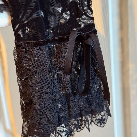 Women's Vintage Express Velvet and Lace Tie Front Shirt Blouse Size 7/8 Stunning - Picture 9 of 9